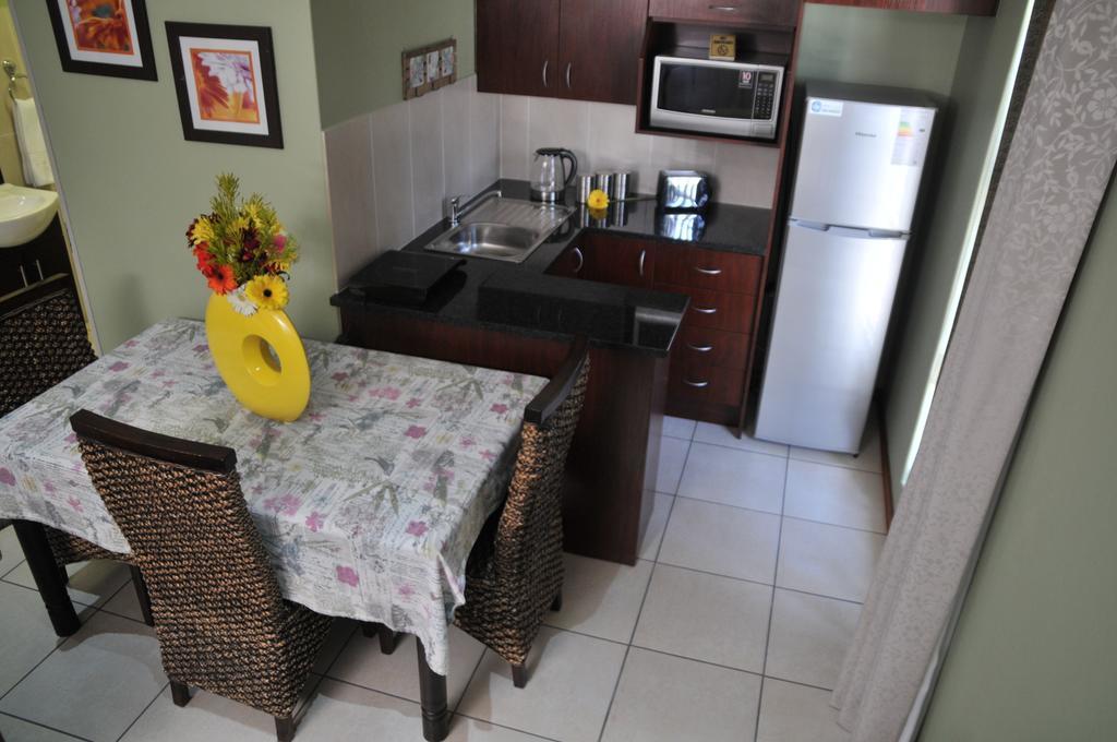Summer Garden Guest House Бенони Екстериор снимка