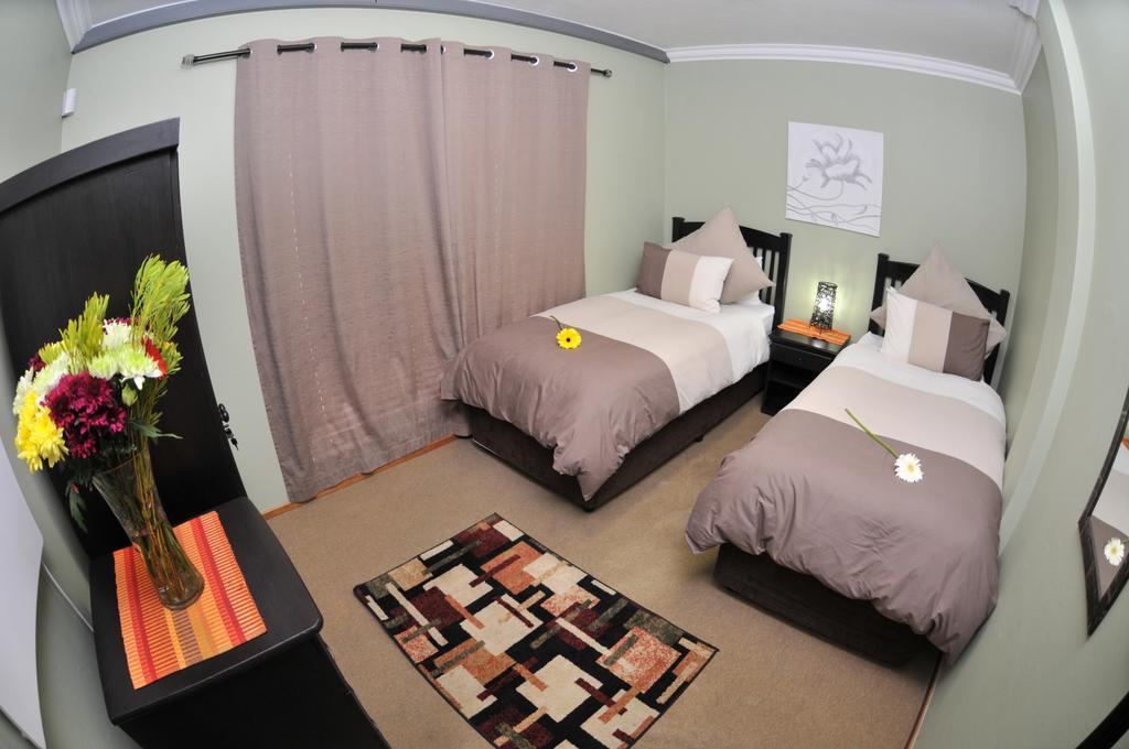 Summer Garden Guest House Бенони Екстериор снимка